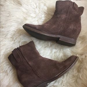 Hidden wedge heel suede boho boots